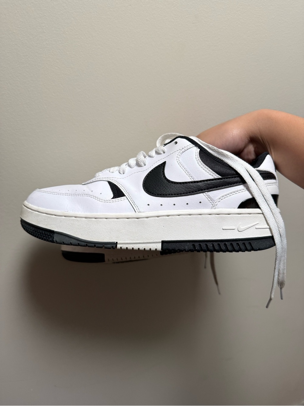 Nike Gamma Black and White Sneaker (Women Size US 9)